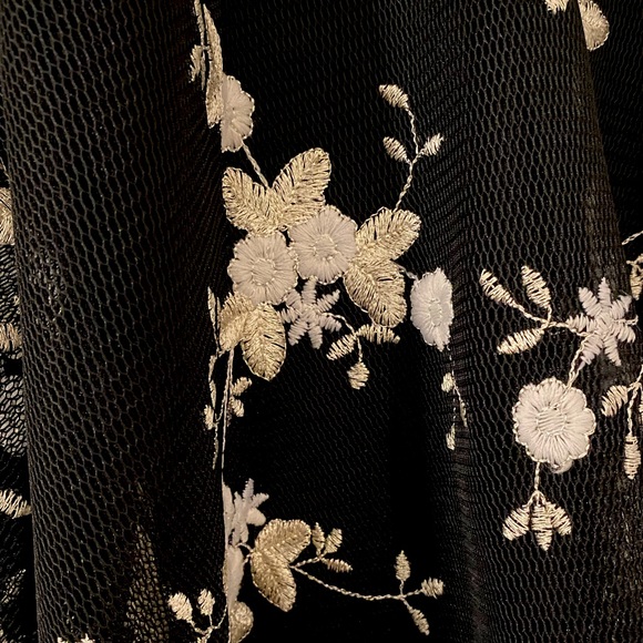 Bronx & Banco Tulip Gown - Picture 8 of 9